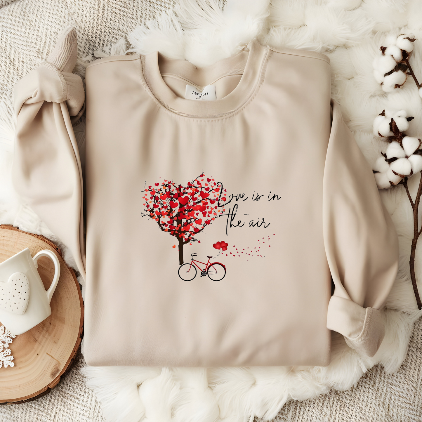 Sudadera unisex de cuello redondo "Love is in the Air": un regalo acogedor y romántico para parejas y San Valentín.