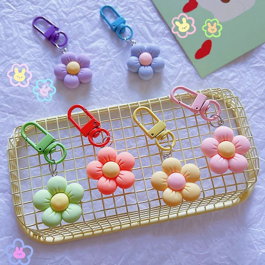 Resin Flower Keychain – Cute & Versatile Accessory