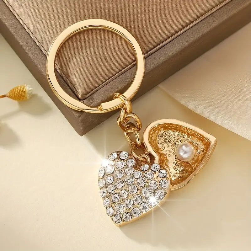 Lujoso llavero de aleación con forma de corazón para San Valentín, con perlas artificiales y pedrería: un regalo de lujo para mujer.