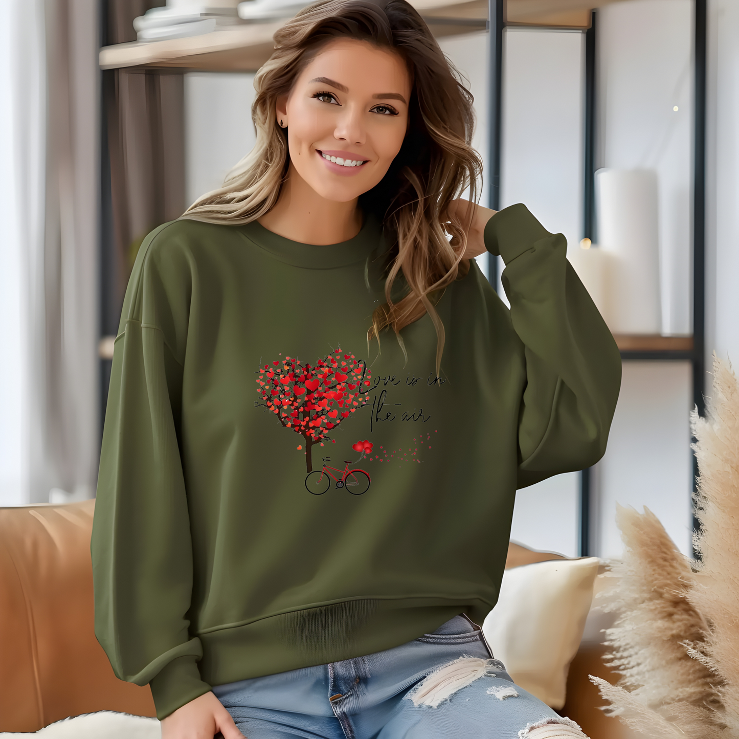 Sudadera unisex de cuello redondo "Love is in the Air": un regalo acogedor y romántico para parejas y San Valentín.