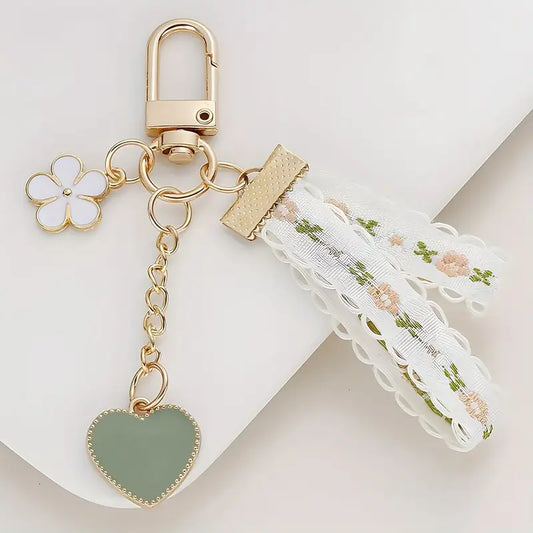 Chic Daisy Lace Keychain with Alloy Heart-Shaped Charm – Perfect Valentine's Gift for Bags & Earbuds